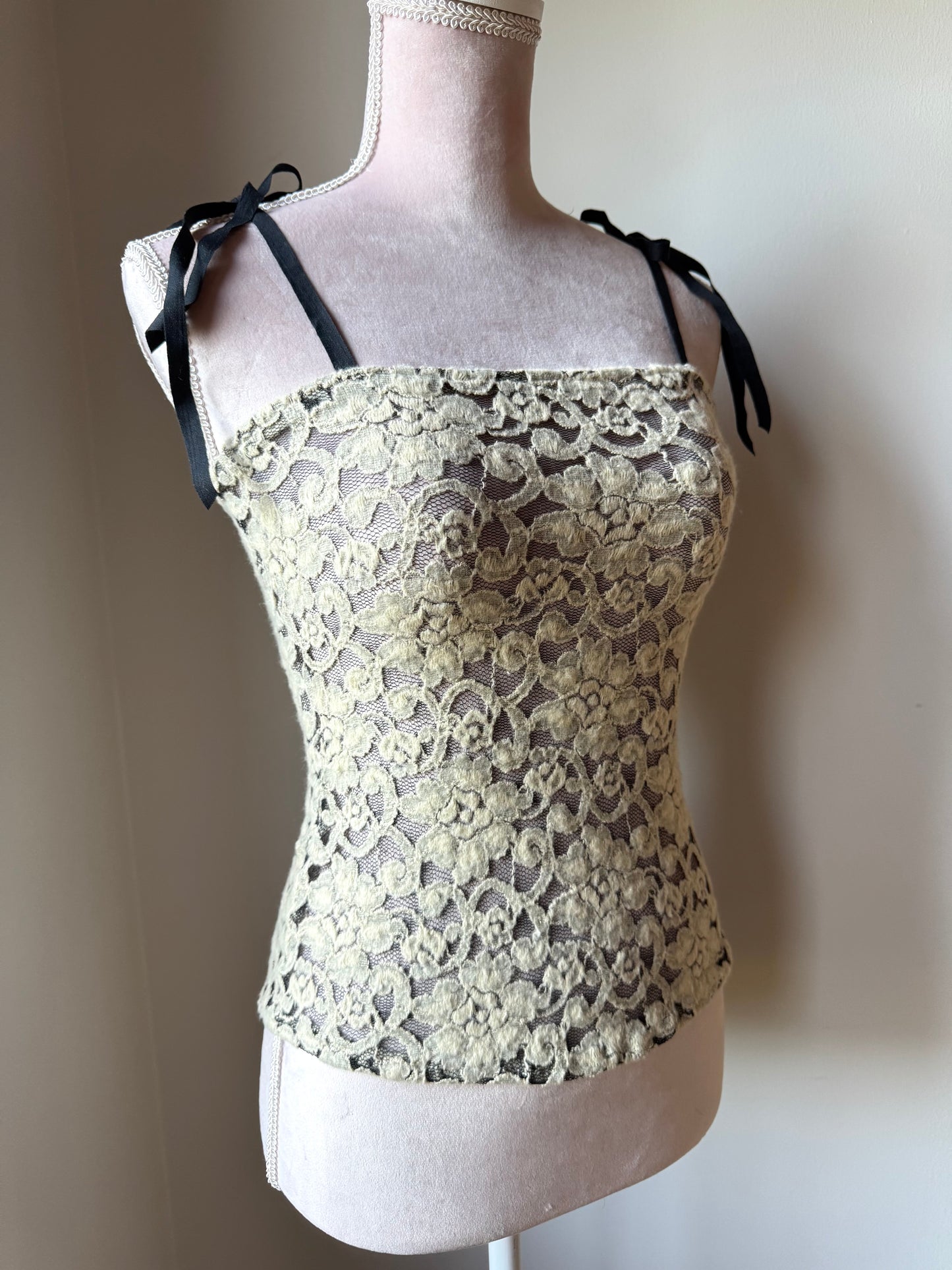 LACE bow top