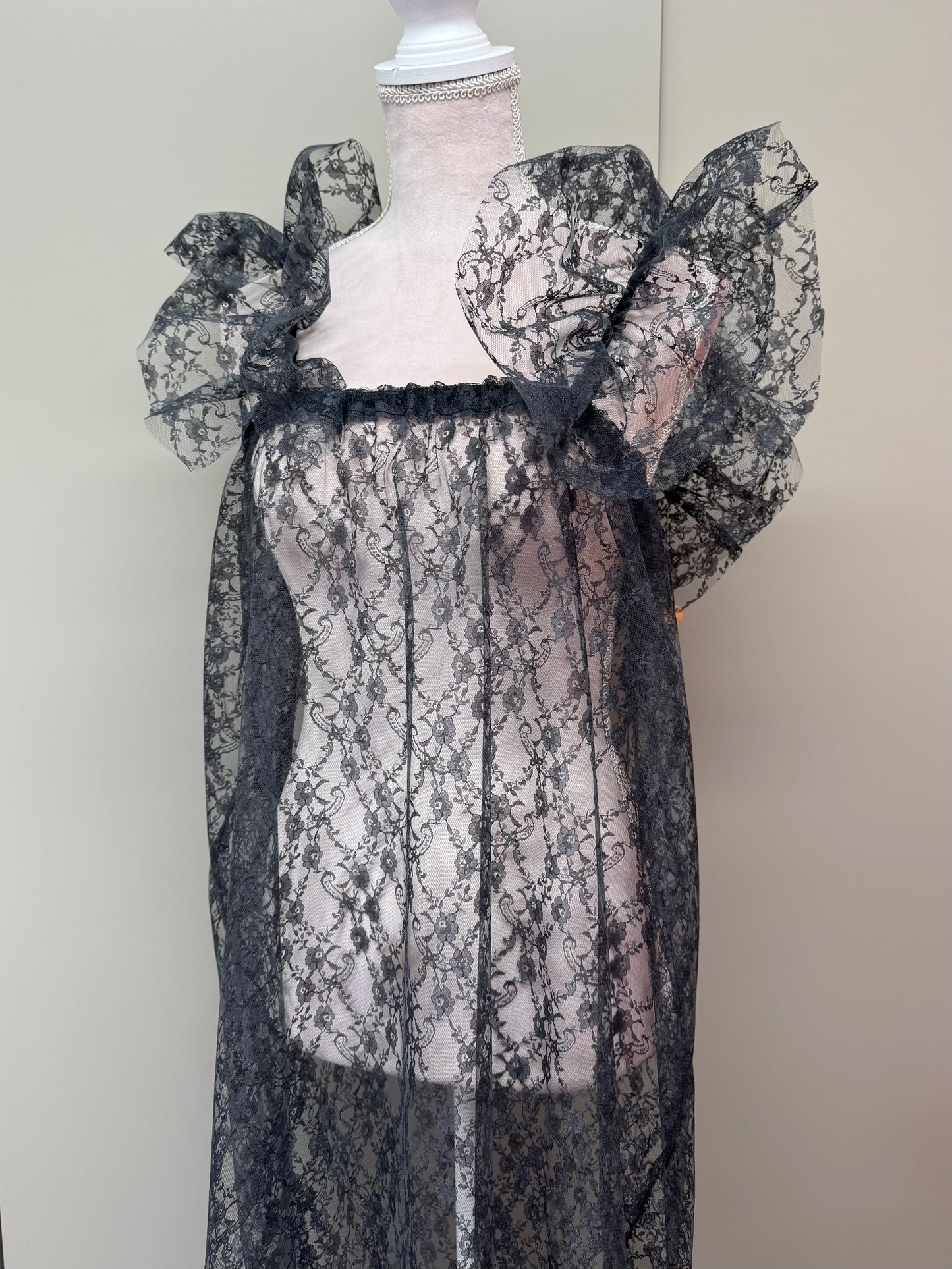 MIST- lace dress